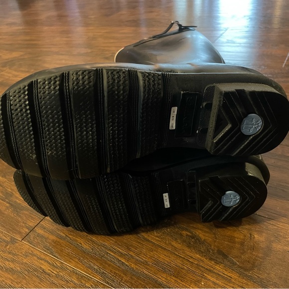 Hunter rain boots. - Picture 6 of 6